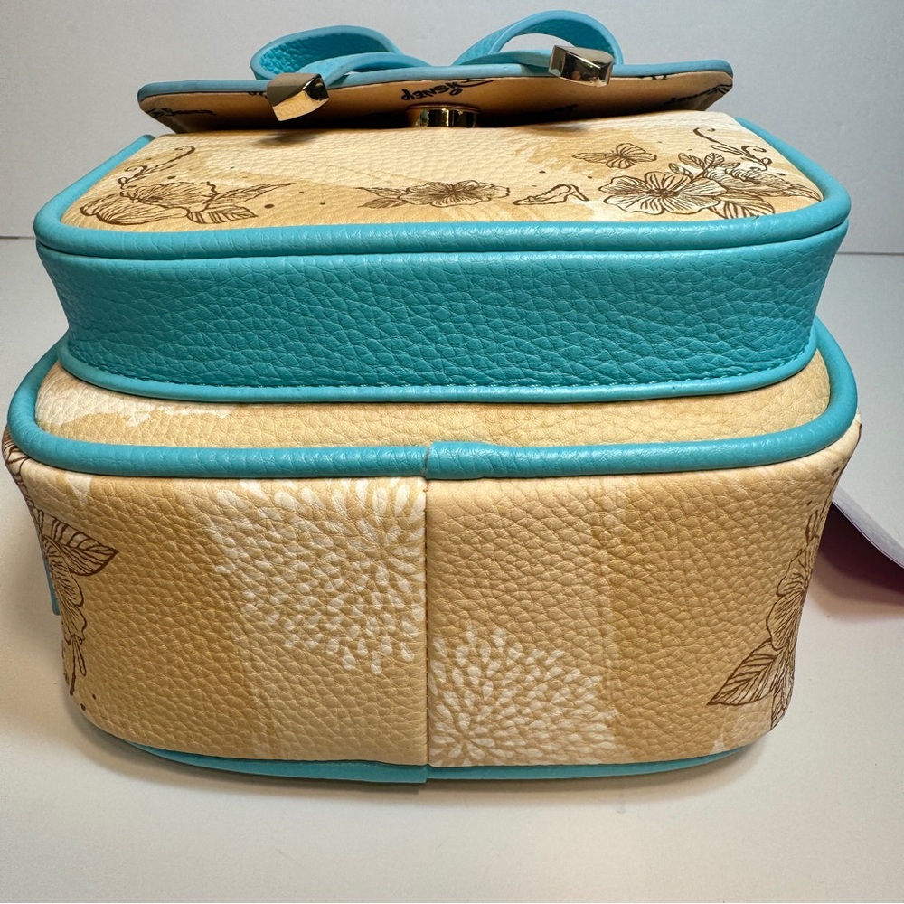NWT. WondaPop Luxe Disney Cinderella Crossbody Bag. pebble vegan leather. - Picture 14 of 16